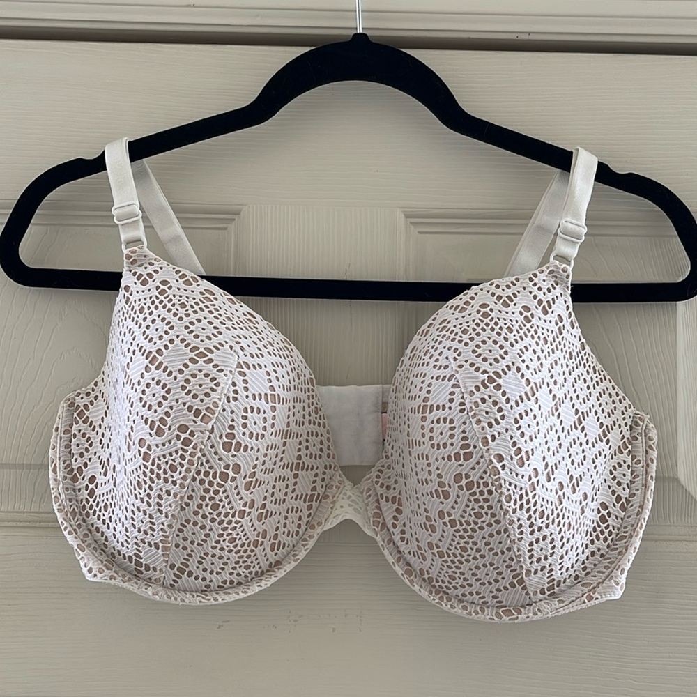Victoria’s Secret Perfect Coverage lined white lace w/ nude underwire bra 38DD.